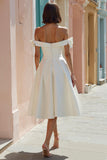 Vestido de novia midi blanco con hombros descubiertos