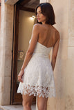 Vestido corto de recepción de boda de encaje marfil sin tirantes
