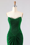 Vestido largo largo de graduación de satén verde oscuro con tirantes de sirena sin tirantes, con encaje en la espalda