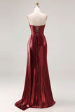 Vestido largo de baile de sirena burdeos tirantes y rizado y con abertura