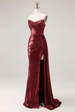 Vestido largo de baile de sirena burdeos tirantes y rizado y con abertura