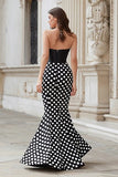 Vestido largo de fiesta de satén de sirena con lunares blancos y negros en forma de corazón