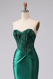 Corsé sin tirantes de sirena verde oscuro, encaje de lentejuelas recogidas y vestido de graduación con abertura