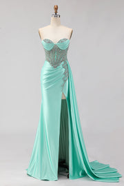 Vestido largo de graduación verde menta con cuentas y sirena cariñosa