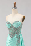 Vestido largo de graduación verde menta con cuentas y sirena cariñosa