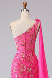 Corsé de sirena fucsia con un solo hombro y vestido largo de baile con abertura
