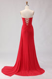 Vestido largo de baile de satén con cuentas y tirantes de sirena roja con abertura