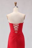 Vestido largo de baile de satén con cuentas y tirantes de sirena roja con abertura