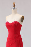 Vestido largo de baile de satén con cuentas y tirantes de sirena roja con abertura
