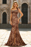 Vestido largo de graduación con tirantes estampados de leopardo marrón sirena y con abertura