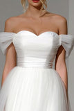 Vestido de recepción de boda midi blanco con hombros descubiertos