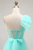 Vestido largo de baile con corsé de un hombro en una línea A verde menta con abertura