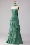 Vestido largo de dama de honor verde con volantes y línea A y bufanda en el cuello