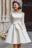 Vestido de novia corto blanco A de hombros descubiertos con mangas largas