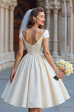 Vestido corto de novia marfil con lazo de Shouder
