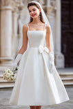 Vestido de novia blanco de tirantes finos con lazo