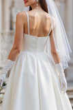 Vestido de novia blanco de tirantes finos con lazo