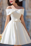 Vestido de novia corto de raso blanco con lazos