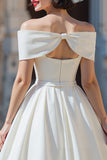 Vestido de novia corto de raso blanco con lazos
