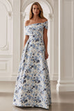 Vestido de Madre de la Novia con una flor azul de hombro descubierto en línea A