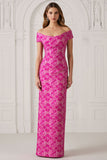 Fucsia con flor de hombro descubierto y vestido largo de madre de la novia