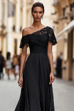 Vestido negro de madre de la novia de un solo hombro con encaje