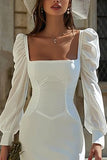 Vestido de corto con cuello cuadrado y corsé marfil con mangas