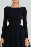 Vestido formal negro de manga larga con cuello redondo con cuentas y cuentas
