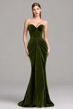 Vestido formal de terciopelo fruncido de sirena oliva