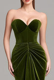 Vestido formal de terciopelo fruncido de sirena oliva