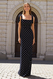 Vestido largo de lunares con cuello cuadrado negro y blanco funda