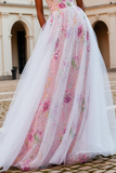 Vestido largo de baile con cuentas A sin tirantes floral brillante