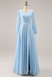 Vestido de invitado largo de chiffon azul celeste con escote en V y abertura