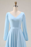 Vestido de invitado largo de chiffon azul celeste con escote en V y abertura