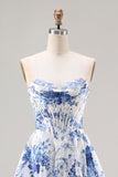 Corsé azul floral sin tirantes de línea A, cordón por la espalda y vestido largo de graduación con abertura