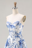 Corsé azul floral sin tirantes de línea A, cordón por la espalda y vestido largo de graduación con abertura