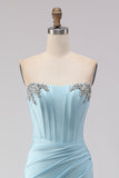 Corsé de sirena azul cielo con cuentas y tirantes, vestido largo de graduación con abertura