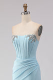 Corsé de sirena azul cielo con cuentas y tirantes, vestido largo de graduación con abertura