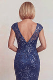 Vestido de sirena brillante azul oscuro con cuello en V y cuello en V