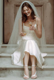 Vestido largo de novia de sirena de satén de tirantes blancos
