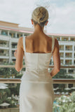 Vestido largo de novia largo de satén blanco con escote cuadrado