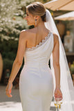 Vestido de novia blanco de encaje de un solo hombro con funda