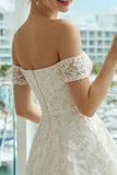 Vestido de novia de encaje de marfil A línea de hombros