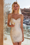 Vestido de novia ajustado con tirantes finos de marfil de encaje
