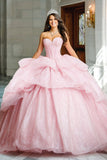 Corsé sin tirantes brillante con volantes y vestido de quinceañera