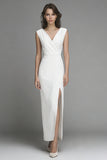 Vestido de compromiso largo de escote en V con vaina blanca y abertura