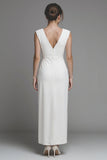 Vestido de compromiso largo de escote en V con vaina blanca y abertura