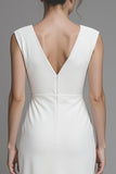 Vestido de compromiso largo de escote en V con vaina blanca y abertura