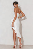 Vestido blanco de compromiso alto y bajo con volantes sin tirantes