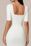 Vestido blanco de satén de cuello cuadrado con manga corta